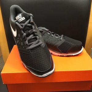 NEW Nike kids sneakers size 3 youth New in Box.